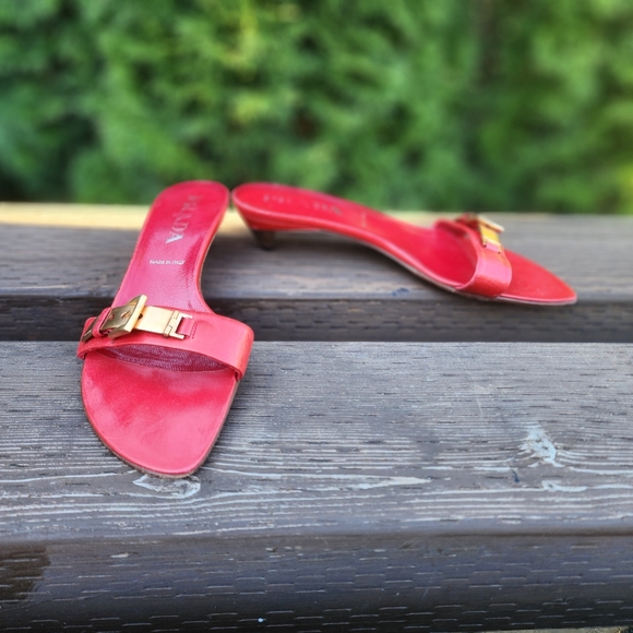 Prada Low Heel Red Sandles with Gold Heel and Logo Buckle Prada Size 38.5 US 8.5 - Picture 1 of 10
